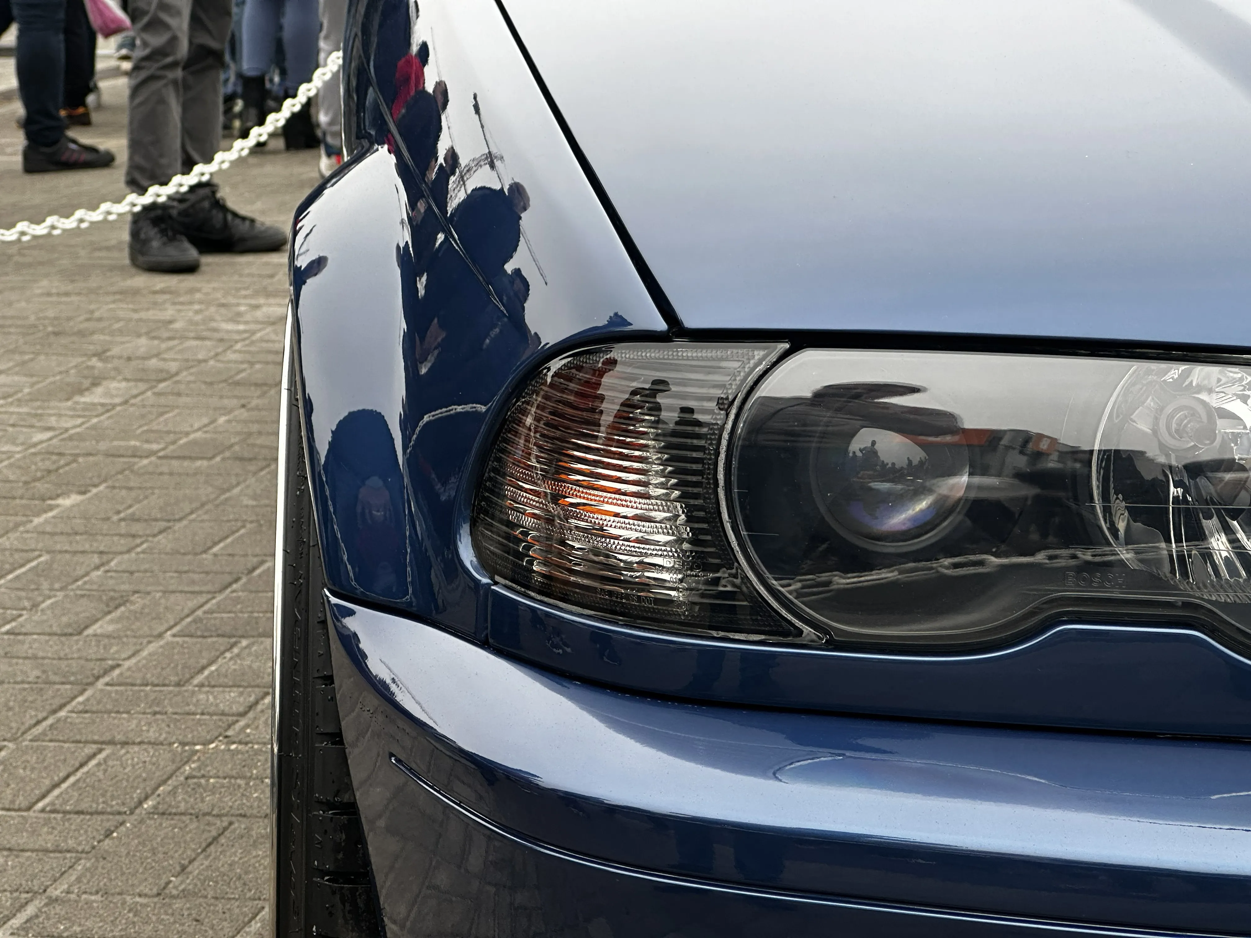 Zdjęcia detali - zbliżenia na felgi i dodatki